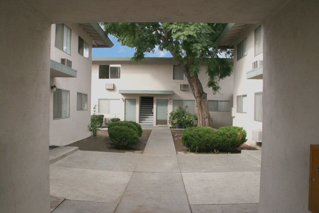 Building Photo - 8914 Delrose Ave