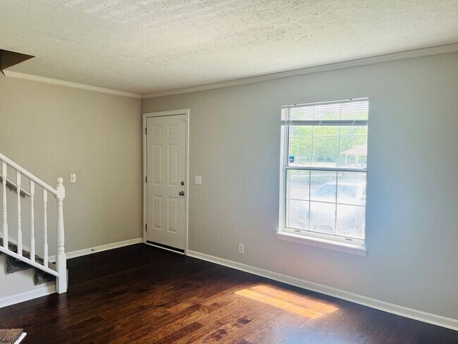 Building Photo - 9 Rolling Meadows Dr