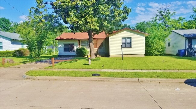 Photo - 12116 Hoblitzelle Dr House