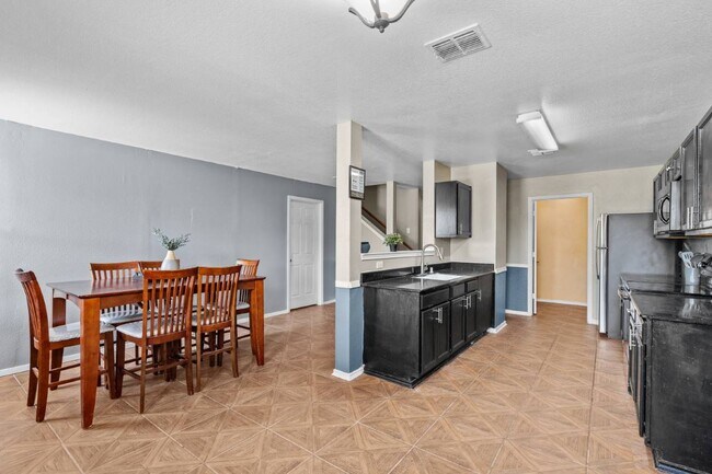 Foto del edificio - 1019 Bumble Bee DriveBEDROOM 2D - 767867