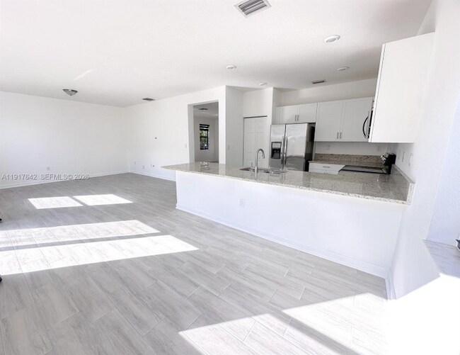 Foto del edificio - 8472 SW 29th St