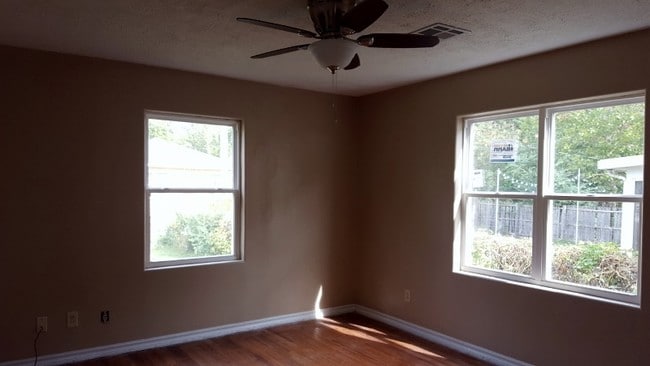 Building Photo - 2030 W Arrowhead Dr