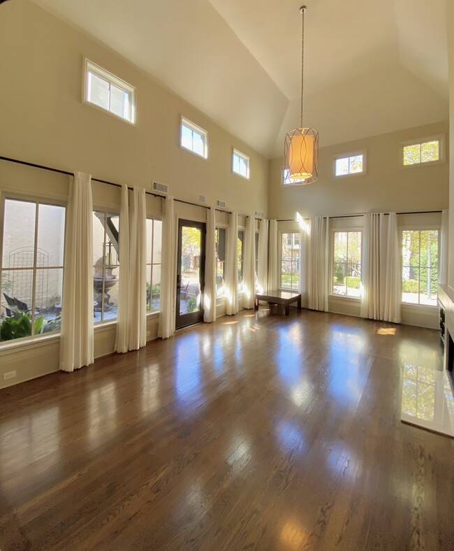 Building Photo - 975 N Ormewood Park Dr SE