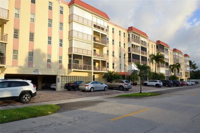 Building Photo - 4629 Poinciana St