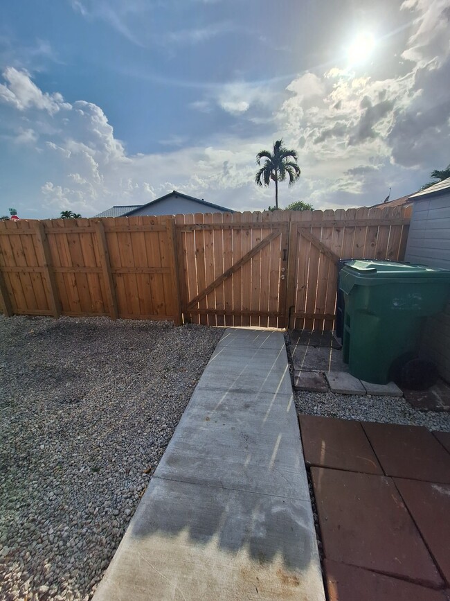 Foto del edificio - 13241 SW 27th St
