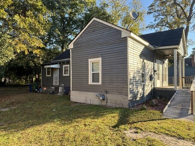 Building Photo - 1351 Springer St