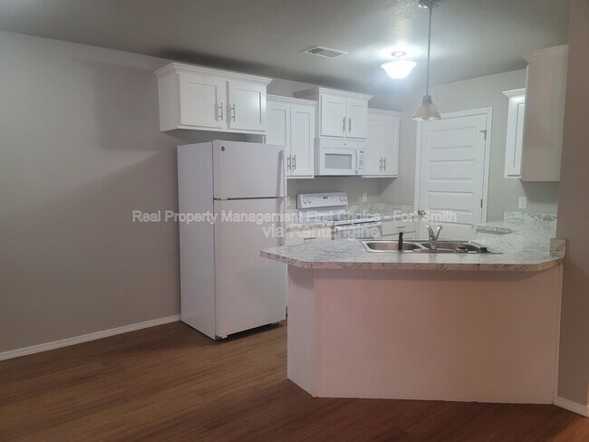 Foto del edificio - 2101 Ingalls Ln