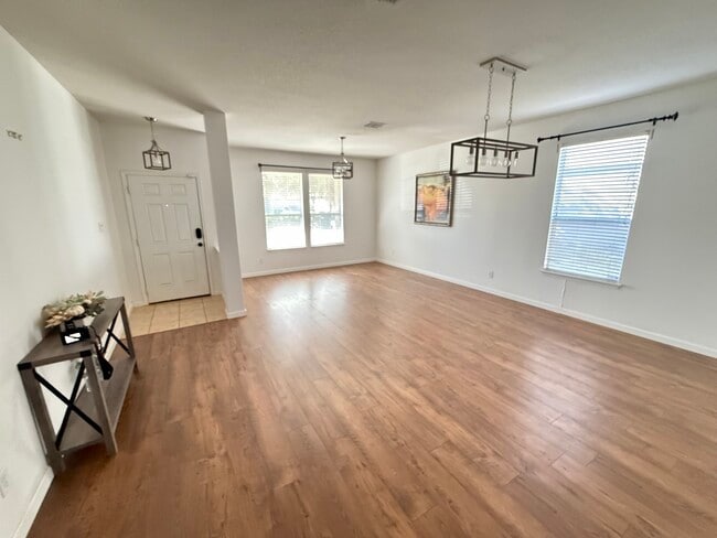 Foto del edificio - 16206 Raceway Downs