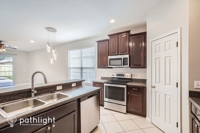 Building Photo - 5555 Burlwood Dr