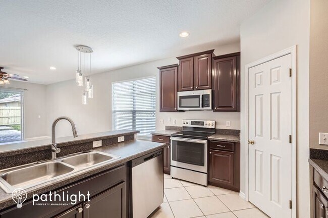 Foto del edificio - 5555 Burlwood Dr