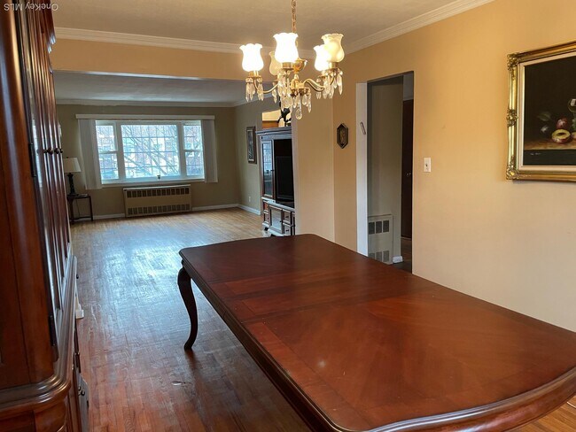 Building Photo - 147-27 76th Rd