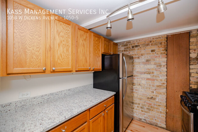 Building Photo - One of  a Kind 2bd/1bth with Bonus Lofted ...