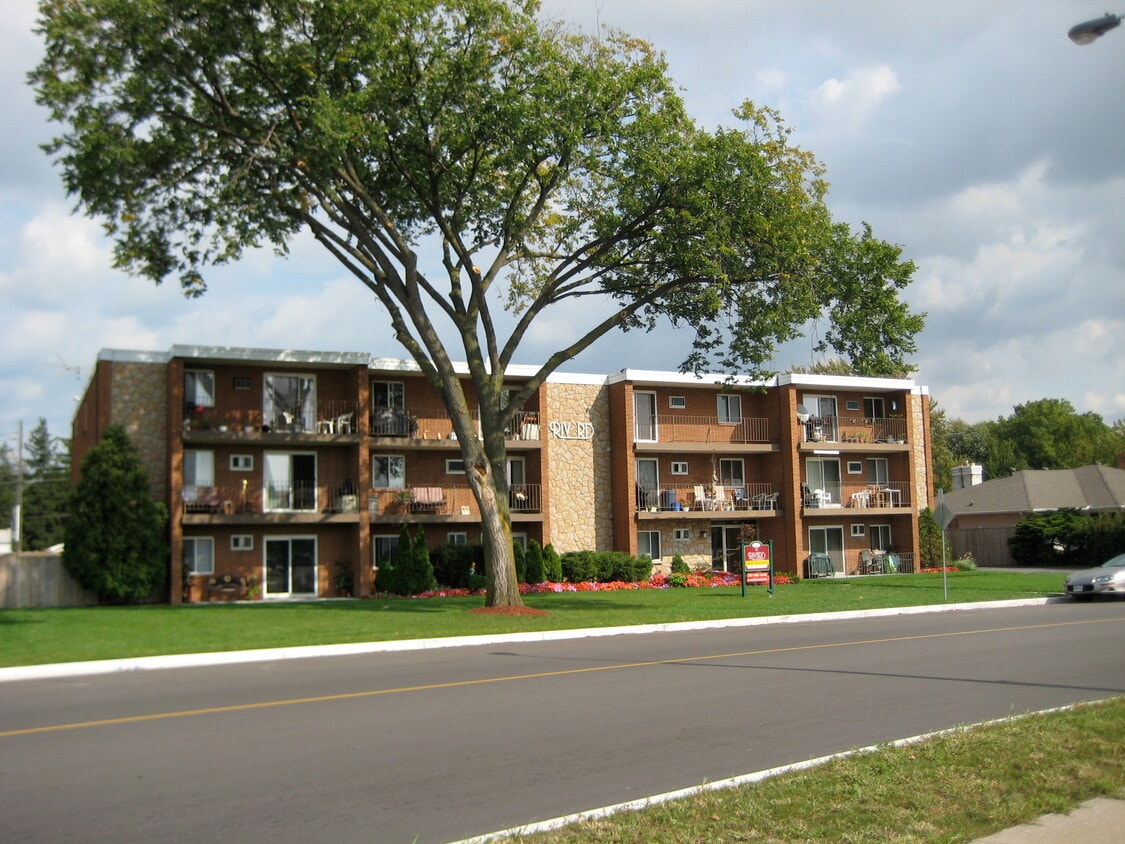 Primary Photo - 2420 Rivard Av