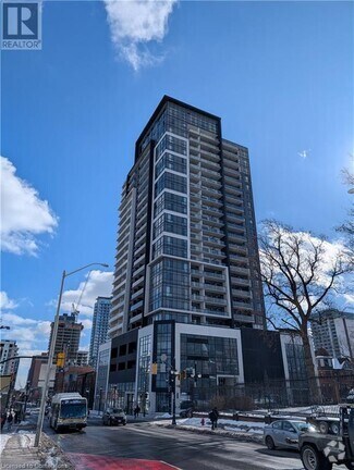 Building Photo - 15 Queen St S