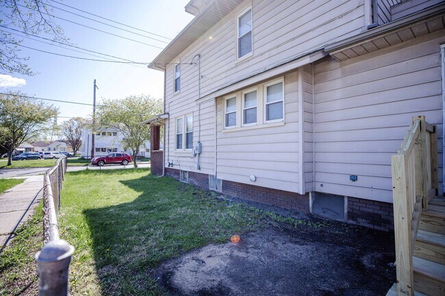 Foto del edificio - Spacious and Beautidul Four Bedroom Home!