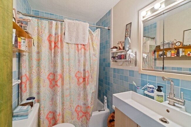 Building Photo - 76 Garfield St