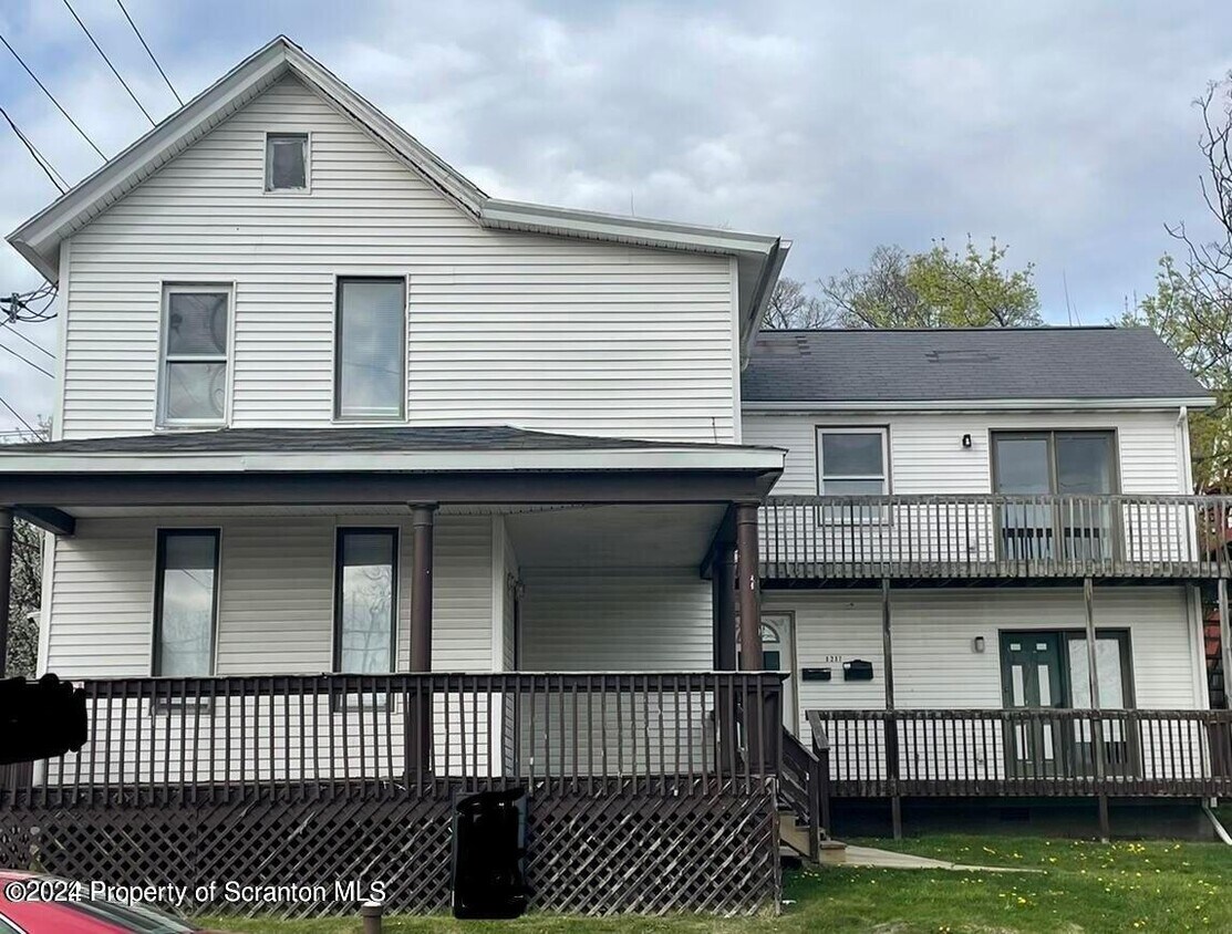 1217 Mulberry St, Scranton, PA 18510 Room for Rent in Scranton, PA