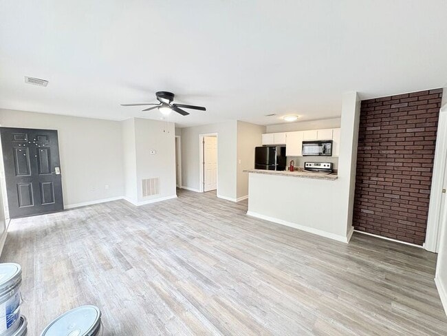 Building Photo - 155 Anderson Hwy