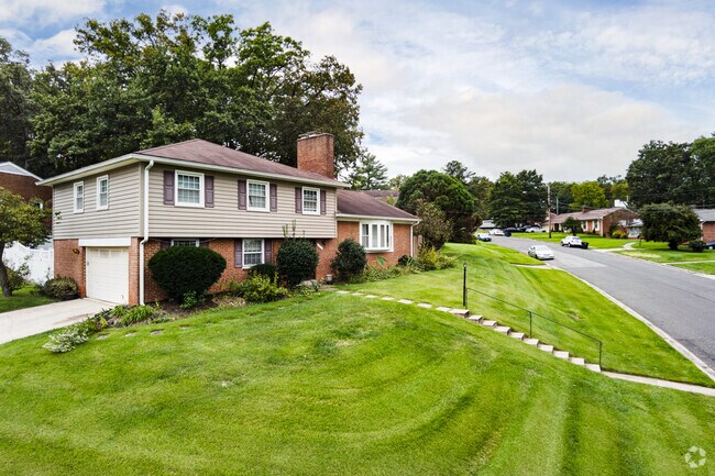 Many split-level homes in New Carrollton have large yards.