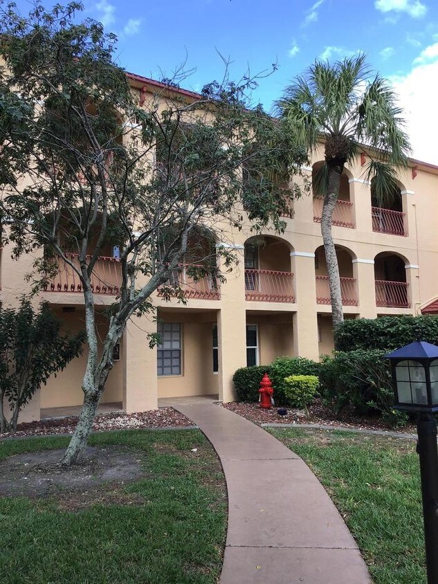 Primary Photo - 1 Colony Point Dr