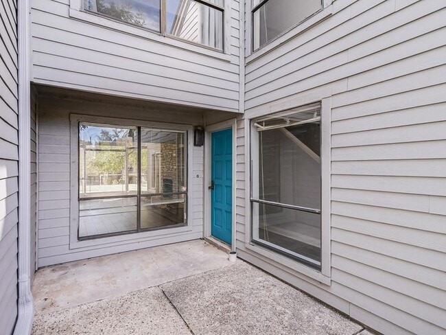 Building Photo - 147 World of Tennis Sq