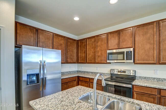Building Photo - 1460 E Sparrow Dr