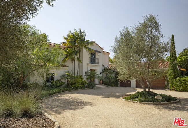 Building Photo - 4110 Creciente Dr