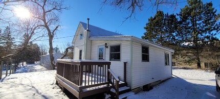 Building Photo - 711 12 St NW Building Photo - 711 12 St NW