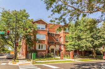 Building Photo - 1250 W Montrose Ave