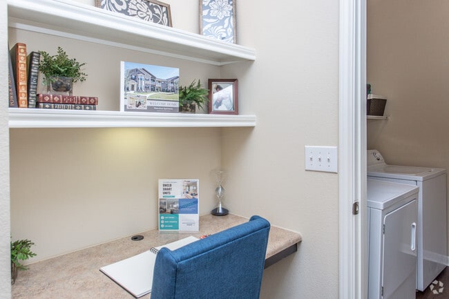 2 Br, Computer Niche - Waterstone