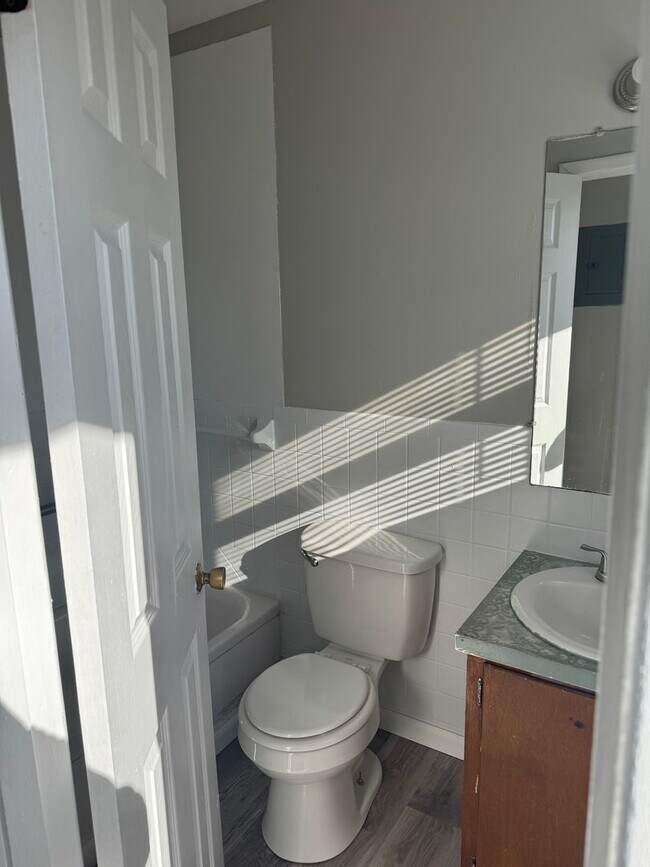 Foto del edificio - Nichols St Triplex