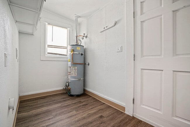 Building Photo - Wonderful Single Family Home - PROMO!! HAL...