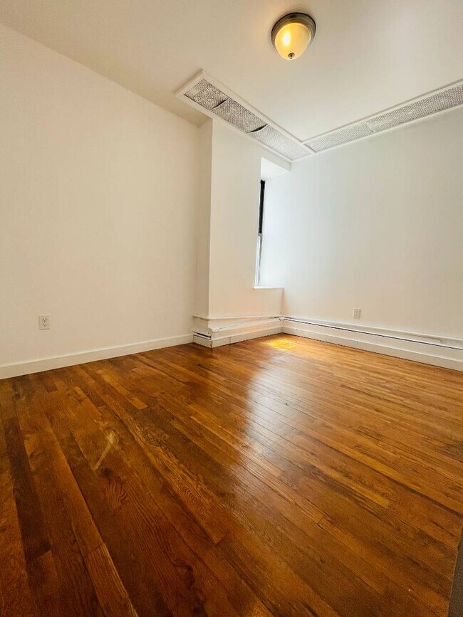 Building Photo - 312 Woodworth Ave
