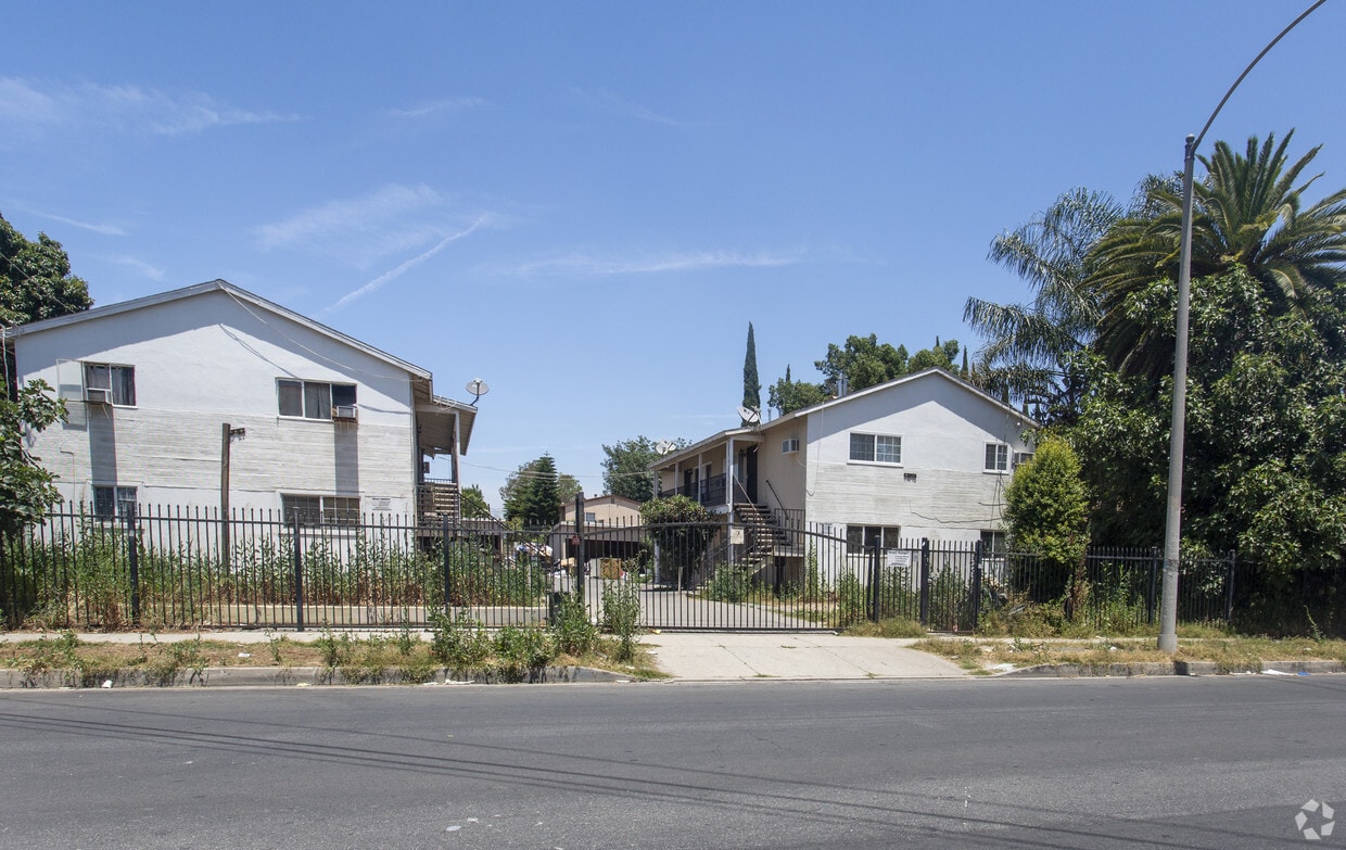 Primary Photo - 14715-14721 Blythe St
