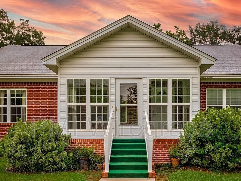 Foto principal - 209 E Mcgowan St