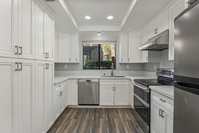 Building Photo - 31461 E Nine Dr