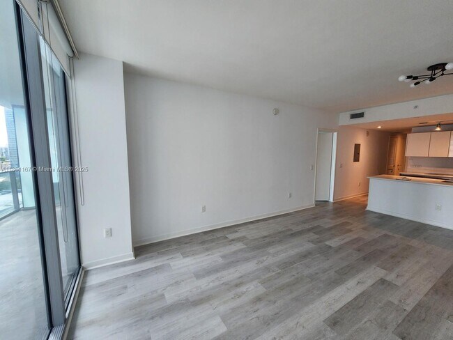 Building Photo - 1100S S Miami Ave