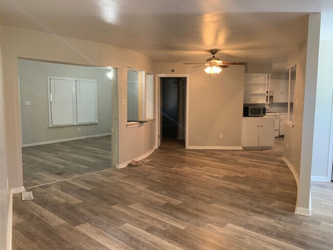 Building Photo - Unique 4 Bedroom Home!