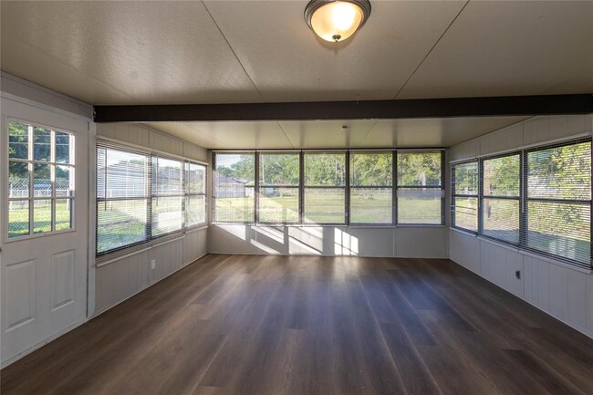 Building Photo - 4620 Glen Oaks Cir