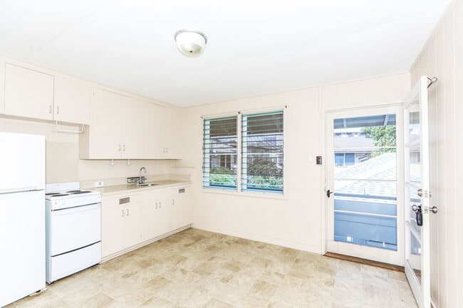 Building Photo - Waiola Street - upstairs 1 bedroom, 1 bath with 1 covered parking