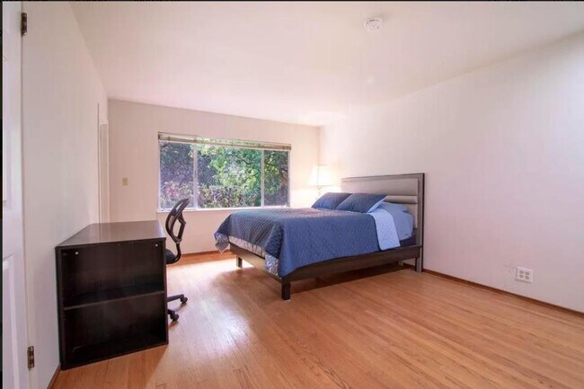 Building Photo - 851 Moana Ct