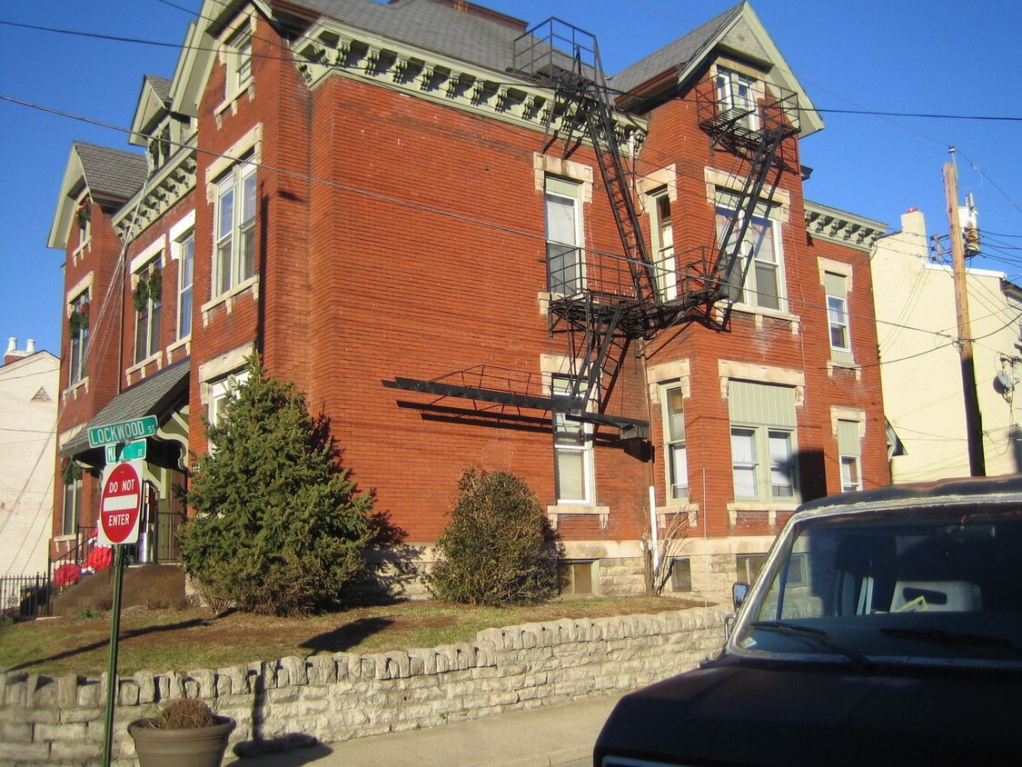 Primary Photo - 822 Main St