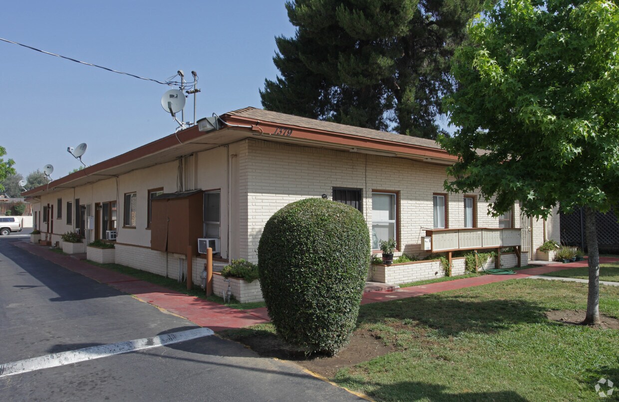Foto del edificio - 1371-1395 W La Cadena Dr