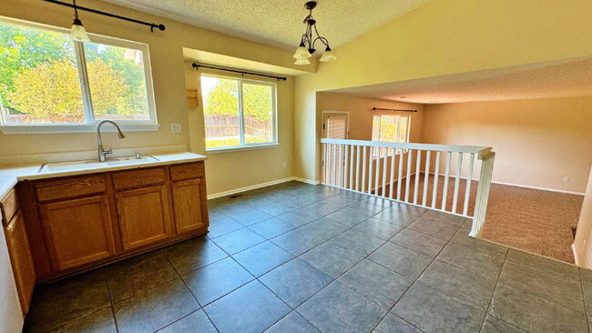 Building Photo - Fantastic Updated 3 Bed 3 Bath in Cherry Creek Schools Great Backyard 2 Car Garage