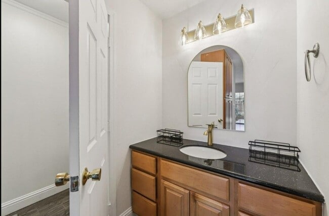 Foto del edificio - 1040 N Capitol Ave