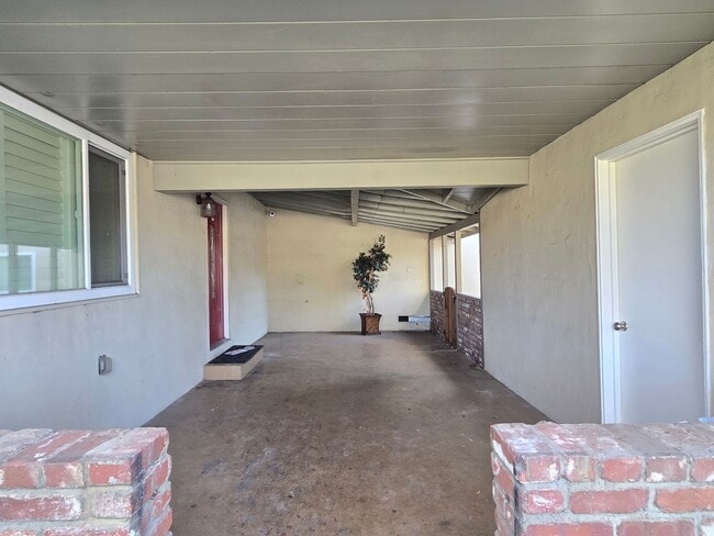 Building Photo - 1204 Fewtrell Dr