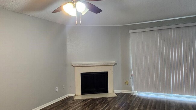 Building Photo - 2120 El Paseo St