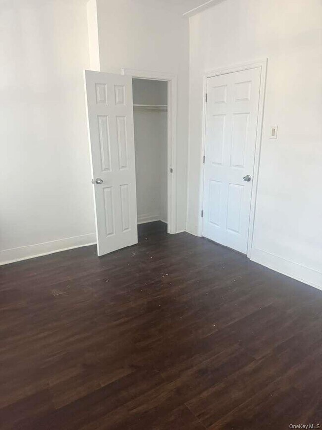 Foto del edificio - 317 E 96th St