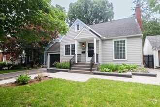 Building Photo - 228 Greensway Ave