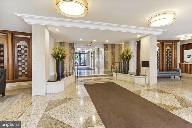 Foto del edificio - 1111 University Blvd W